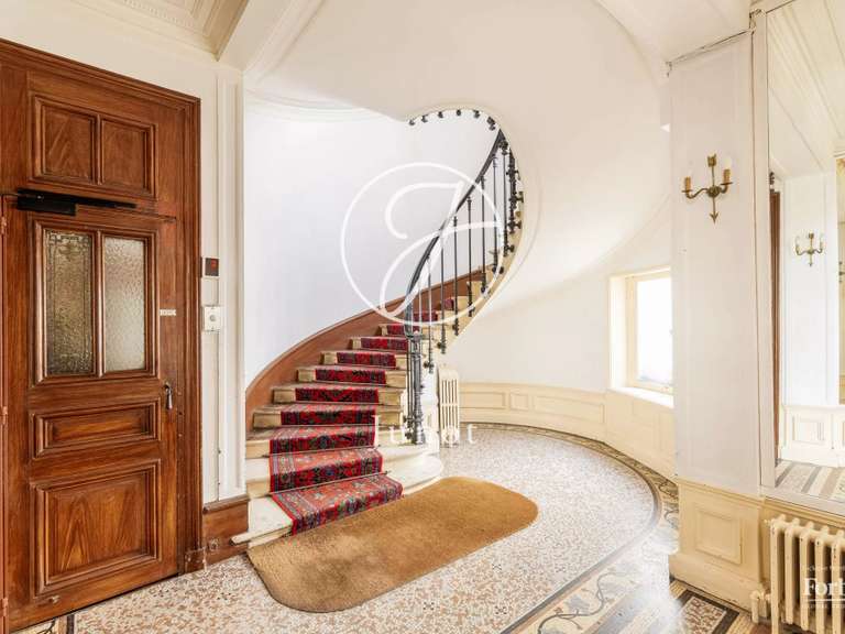 Appartement Paris 9e - 1 chambre - 69m²
