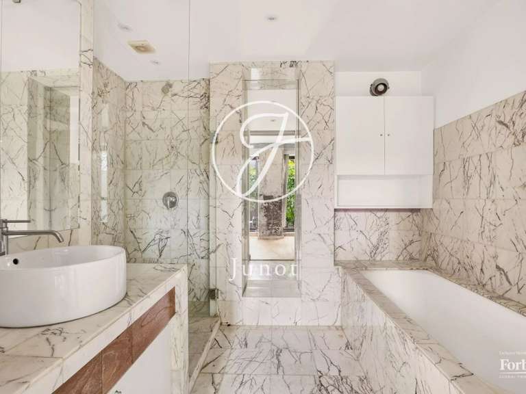 Appartement Paris 9e - 3 chambres - 210m²