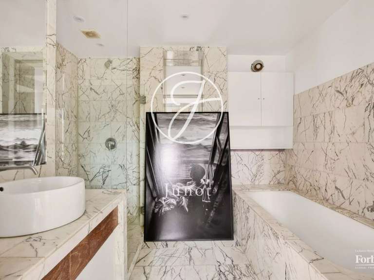 Appartement Paris 9e - 3 chambres - 210m²