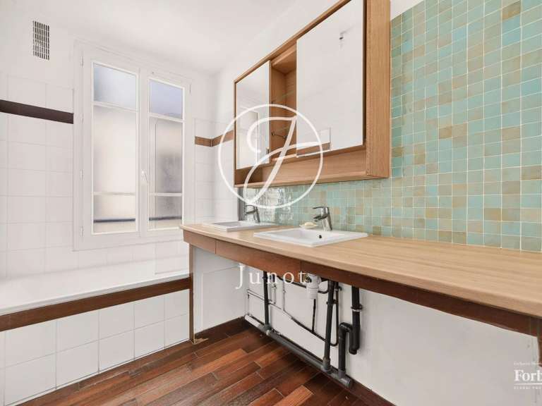 Appartement Paris 9e - 3 chambres - 83m²