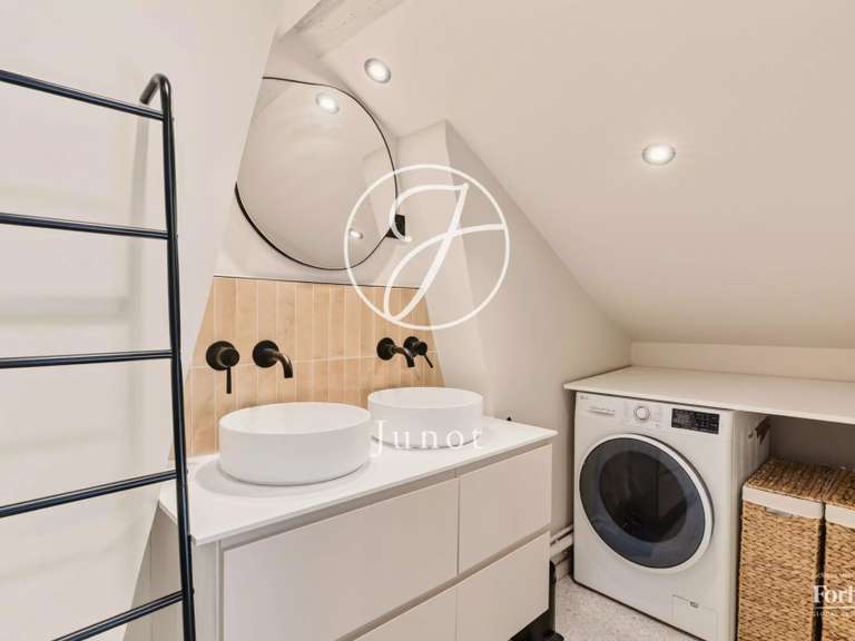 Appartement Paris 9e - 2 chambres - 80m²