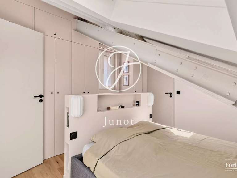 Appartement Paris 9e - 2 chambres - 80m²