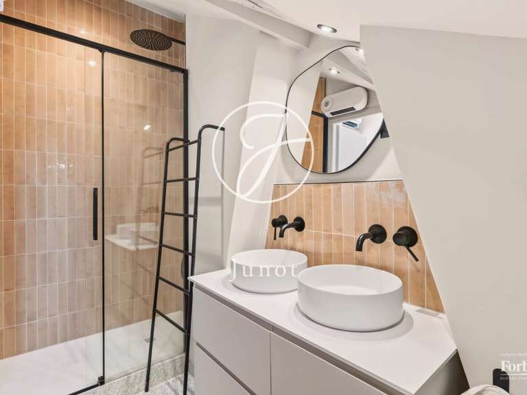 Appartement Paris 9e - 2 chambres - 80m²