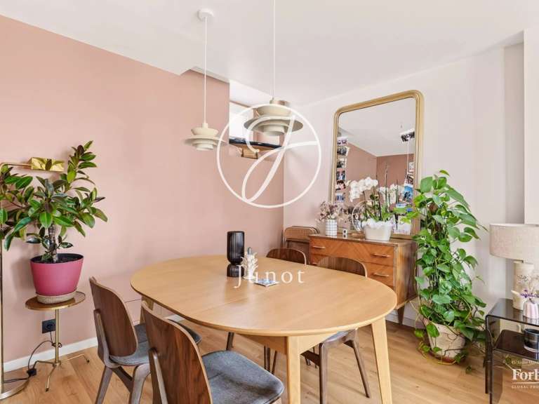 Appartement Paris 9e - 2 chambres - 80m²