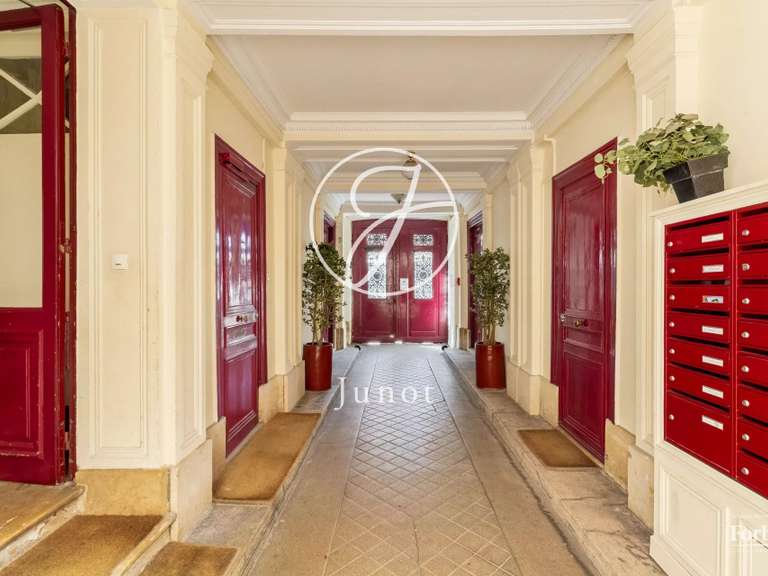 Appartement Paris 9e - 3 chambres - 142m²