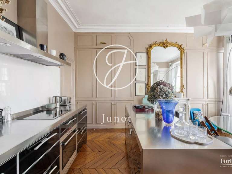Appartement Paris 9e - 3 chambres - 142m²