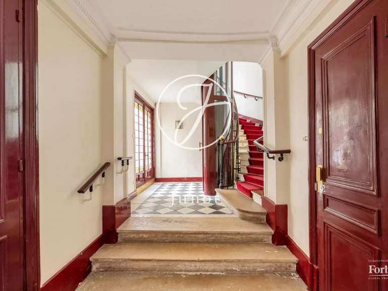 Appartement Paris 9e - 3 chambres - 142m²
