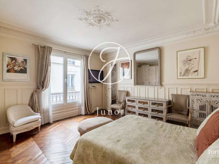 Appartement Paris 9e - 3 chambres - 153m²