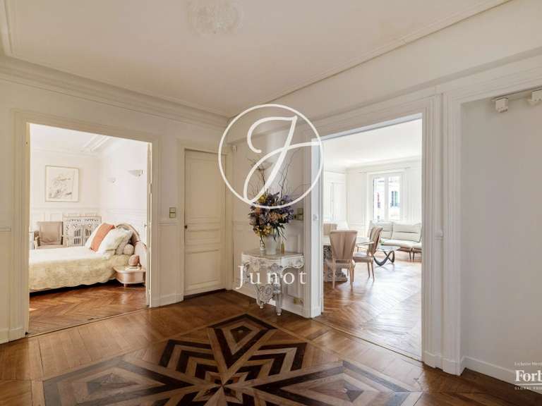 Appartement Paris 9e - 3 chambres - 153m²