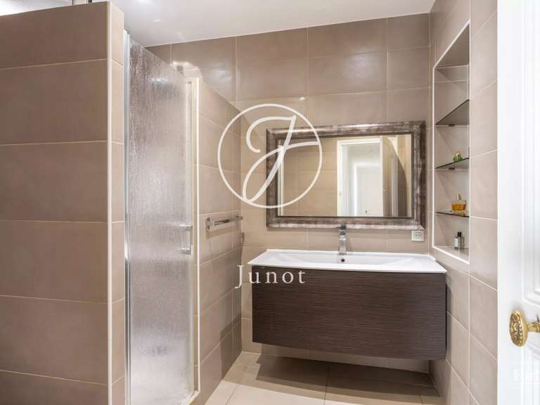 Appartement Paris 9e - 3 chambres - 137m²