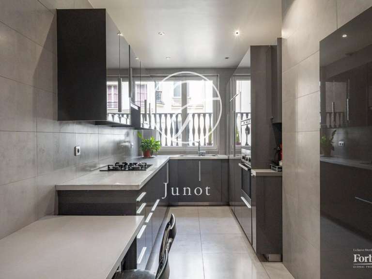 Appartement Paris 9e - 3 chambres - 137m²