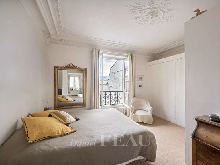Appartement Paris 9e - 3 chambres - 114m²