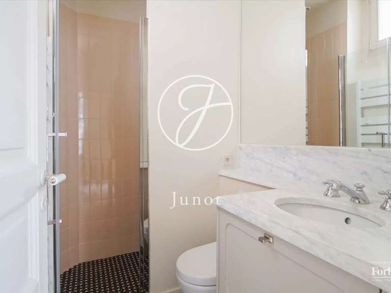 Appartement Paris 9e - 3 chambres - 95m²