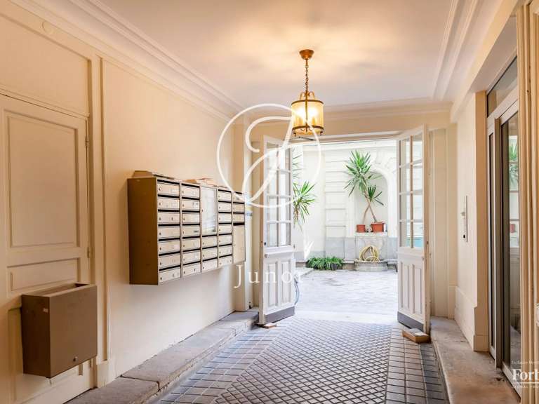 Appartement Paris 9e - 1 chambre - 70m²