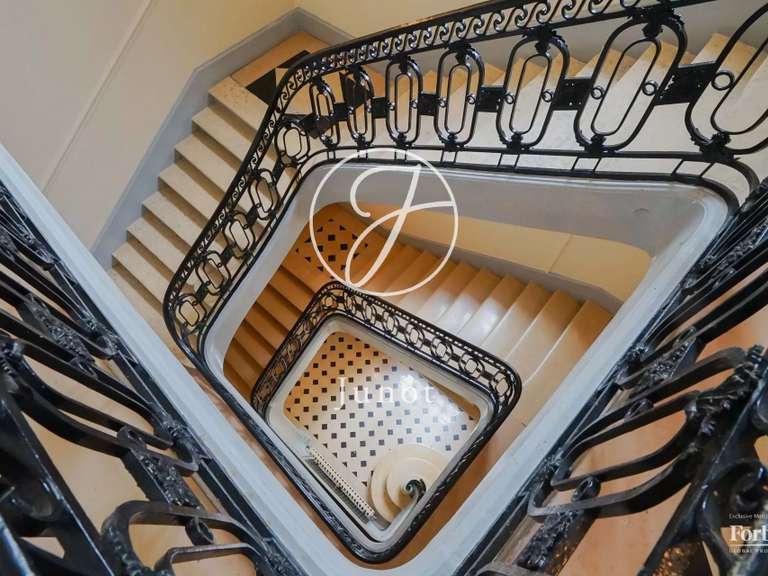 Appartement Paris 9e - 5 chambres - 229m²