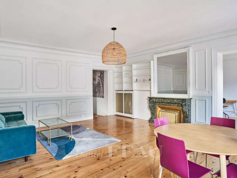 Appartement Paris 9e - 3 chambres - 117m²