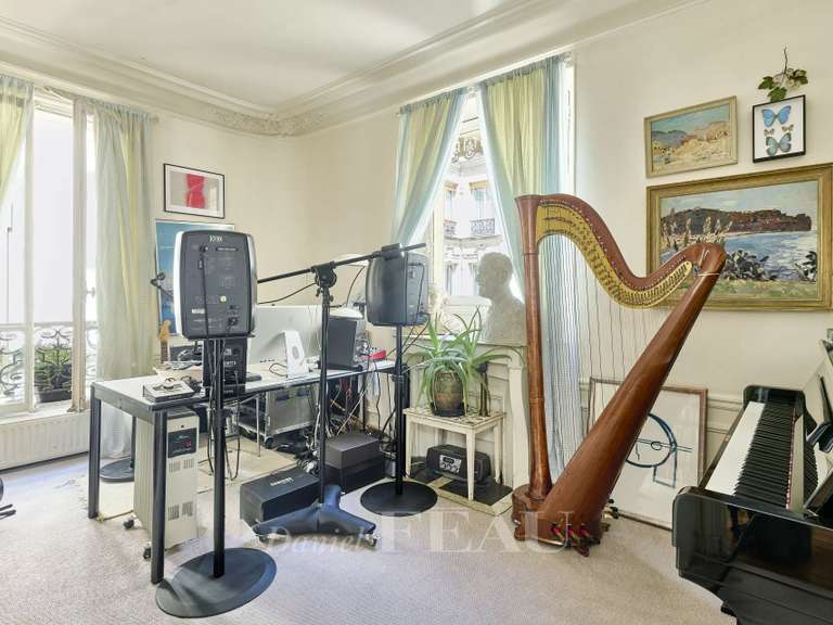 Appartement Paris 9e - 4 chambres - 135m²