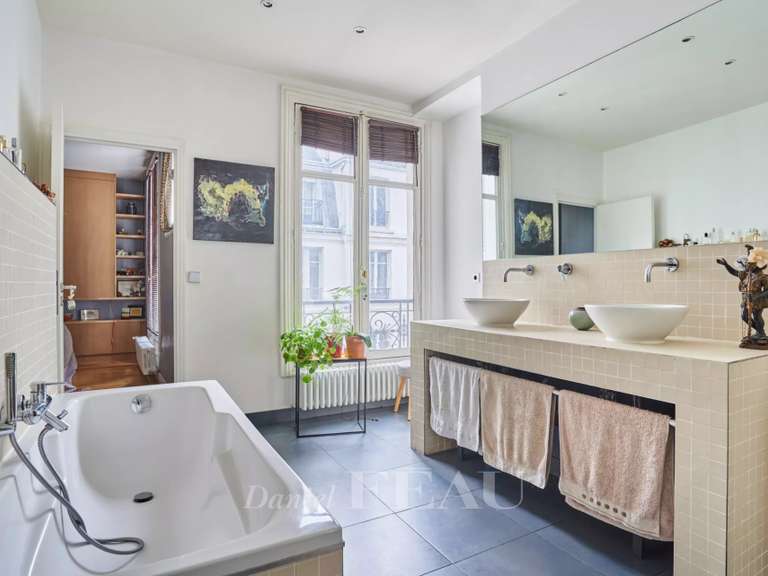 Appartement Paris 9e - 3 chambres - 168m²