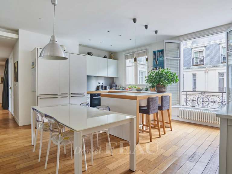 Appartement Paris 9e - 3 chambres - 168m²
