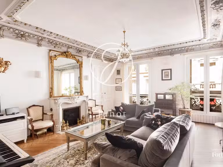 Appartement Paris 9e - 3 chambres - 121m²