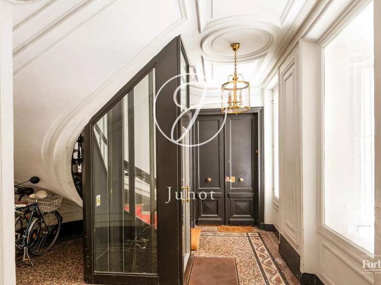 Appartement Paris 9e - 3 chambres - 121m²