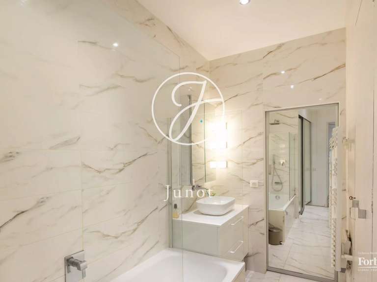 Appartement Paris 9e - 3 chambres - 121m²