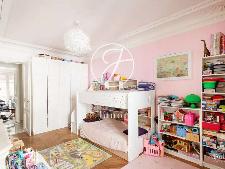Appartement Paris 9e - 3 chambres - 121m²