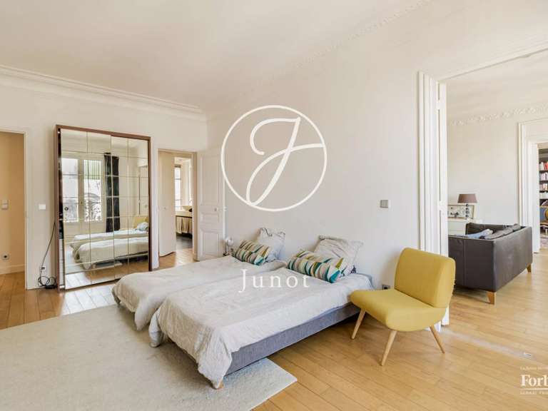 Appartement Paris 9e - 3 chambres - 168m²