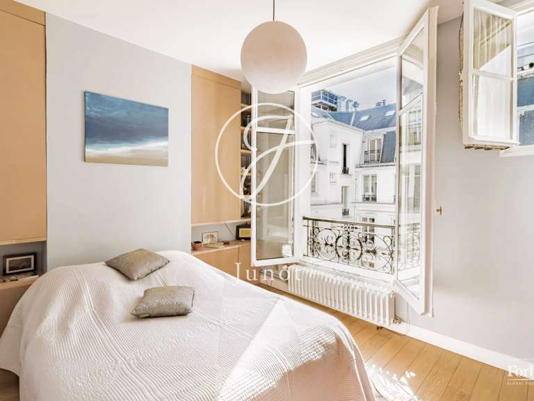 Appartement Paris 9e - 3 chambres - 168m²