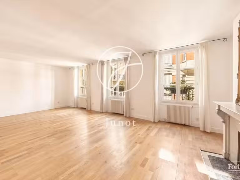 Appartement Paris 9e - 4 chambres - 112m²