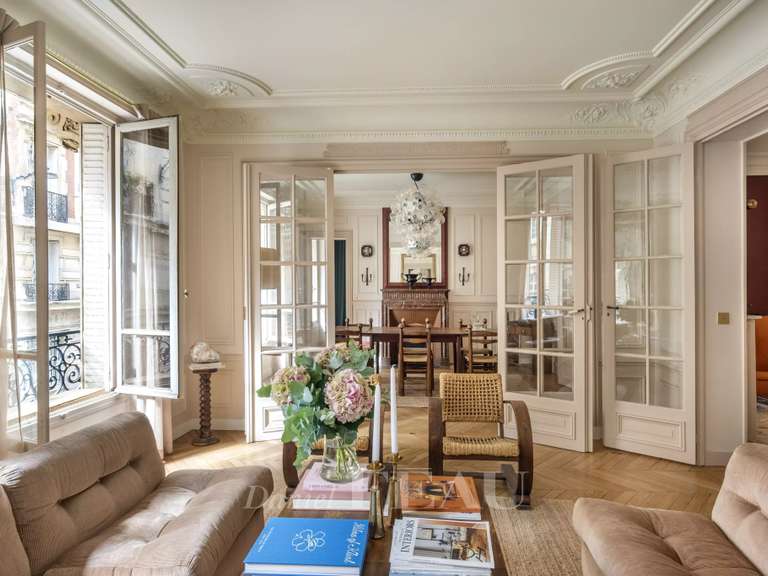 Appartement Paris 9e - 3 chambres - 120m²