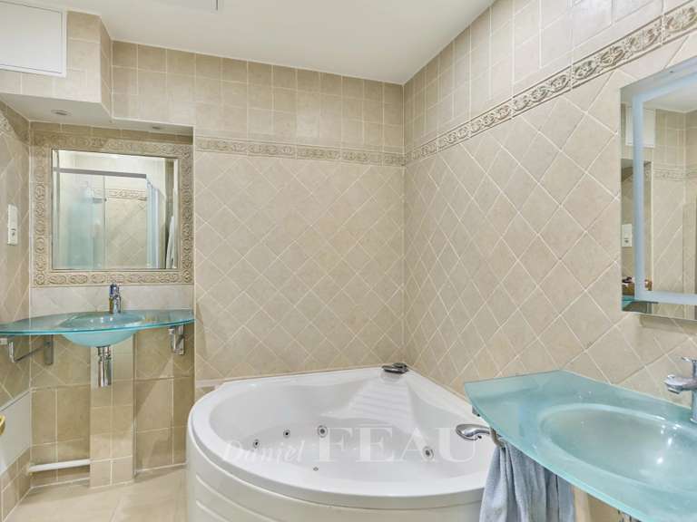 Appartement Paris 9e - 3 chambres - 114m²