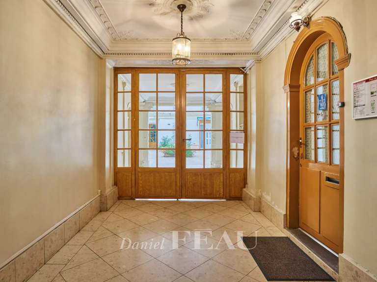 Appartement Paris 9e - 2 chambres - 68m²