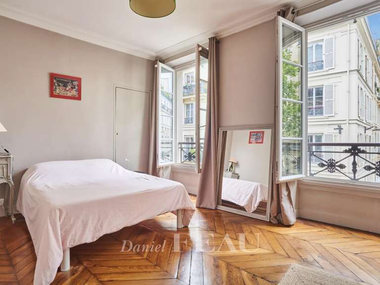 Appartement Paris 9e - 2 chambres - 68m²
