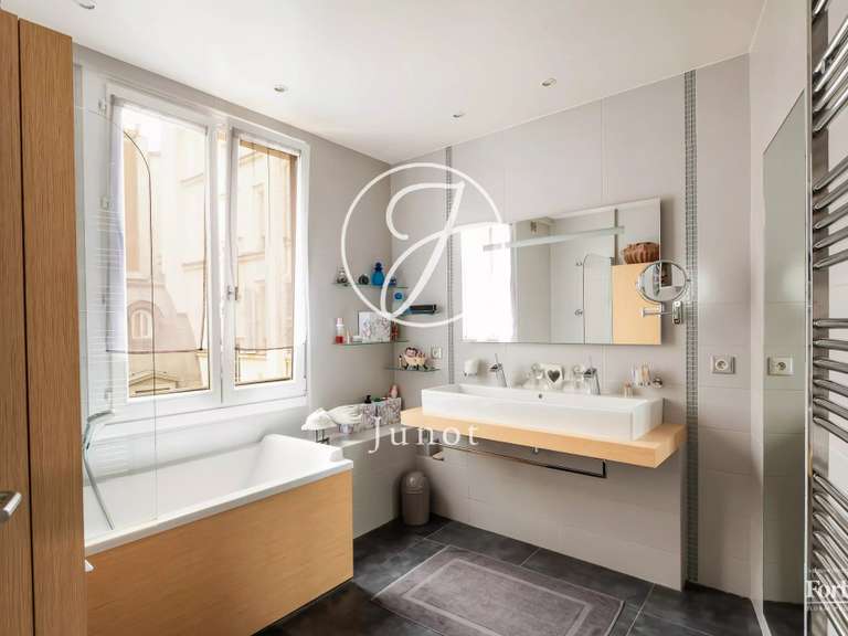 Appartement Paris 9e - 3 chambres - 125m²