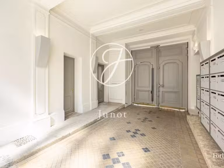 Appartement Paris 9e - 3 chambres - 112m²