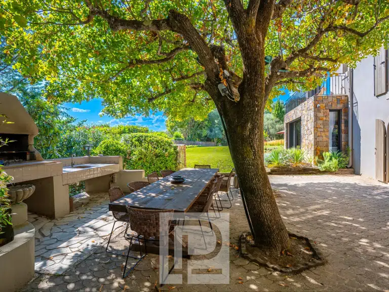 Maison Pégomas - 4 chambres - 282m²