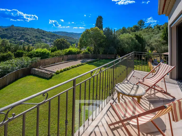 Maison Pégomas - 4 chambres - 282m²