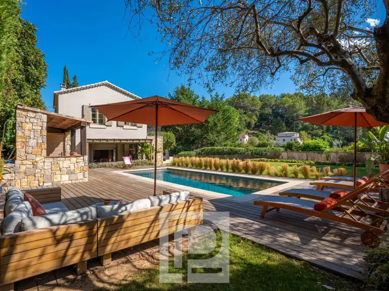 Maison Pégomas - 4 chambres - 282m²