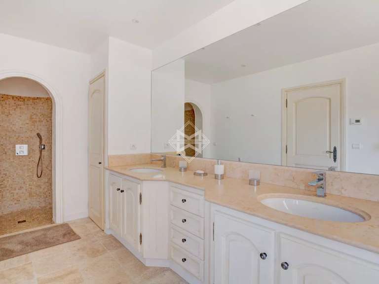 Villa Pégomas - 5 bedrooms - 365m²