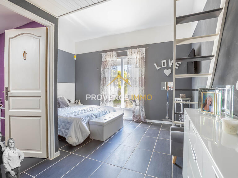 Maison Pélissanne - 6 chambres - 207m²