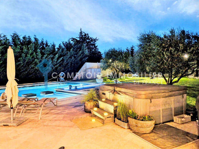 Maison Pernes-les-Fontaines - 4 chambres - 210m²
