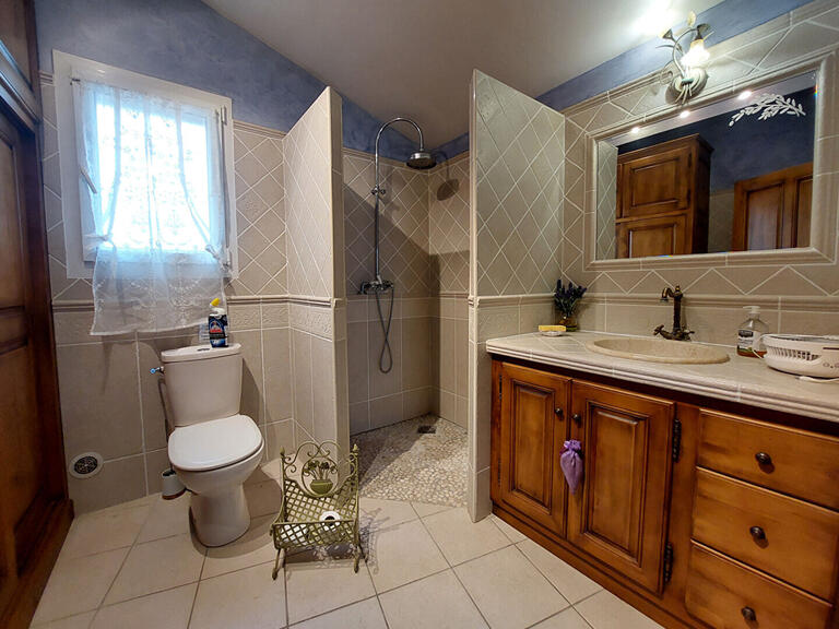 Maison Pernes-les-Fontaines - 3 chambres - 177m²