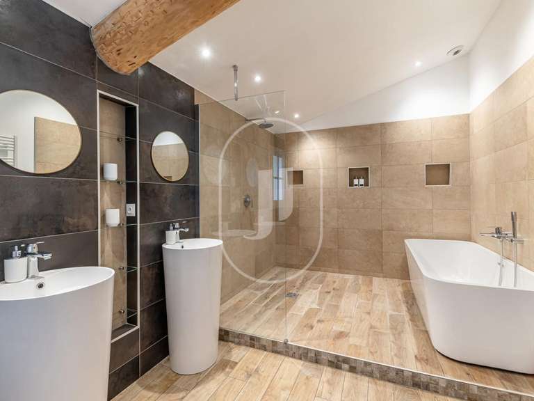 Maison Pernes-les-Fontaines - 9 chambres - 490m²