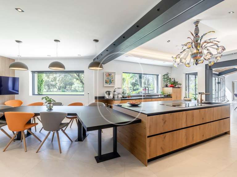 House Pernes-les-Fontaines - 8 bedrooms - 515m²