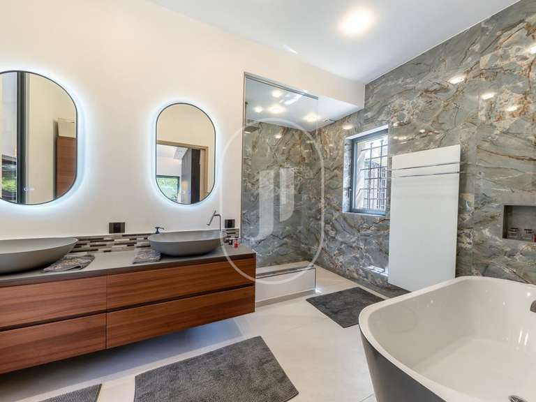 House Pernes-les-Fontaines - 8 bedrooms - 515m²