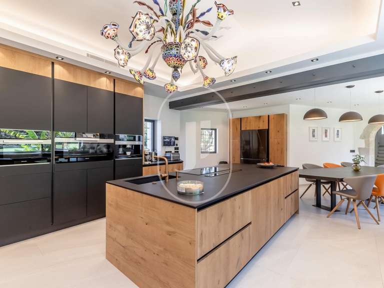 House Pernes-les-Fontaines - 8 bedrooms - 515m²