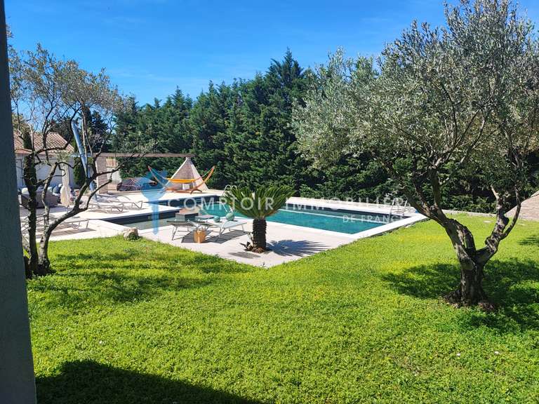 House Pernes-les-Fontaines - 4 bedrooms - 210m²