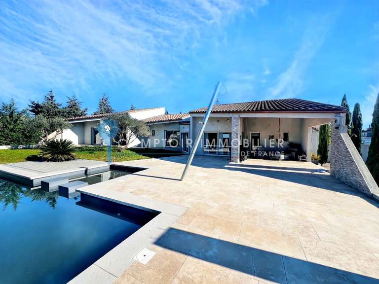 Maison Pernes-les-Fontaines - 4 chambres - 210m²