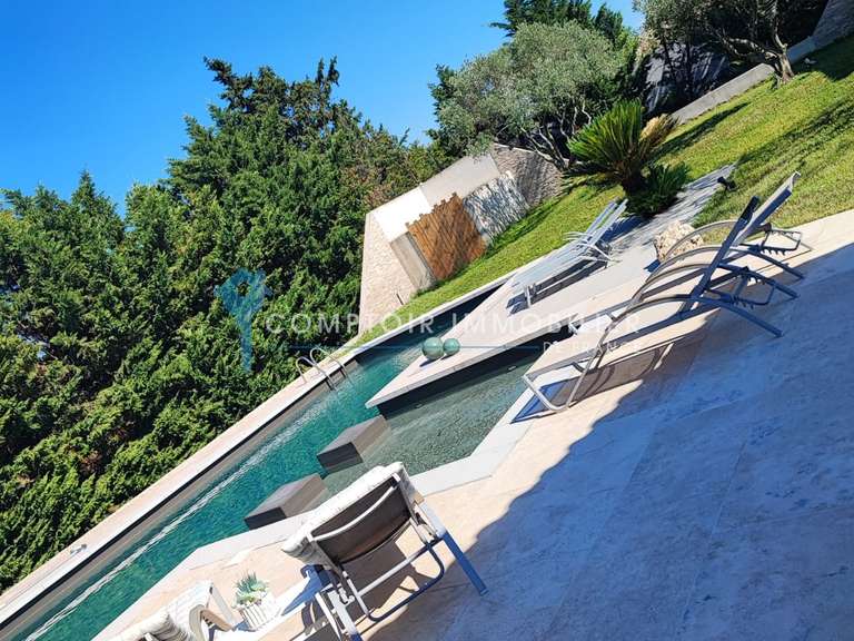 Maison Pernes-les-Fontaines - 4 chambres - 210m²